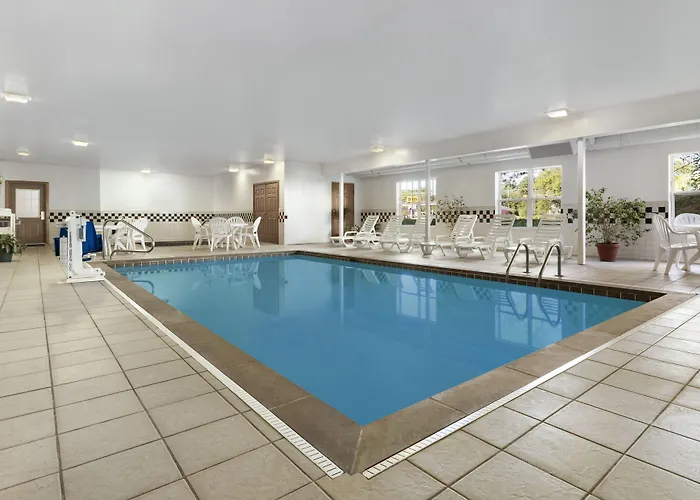 Holiday Inn Express & Suites Elyria By Ihg
